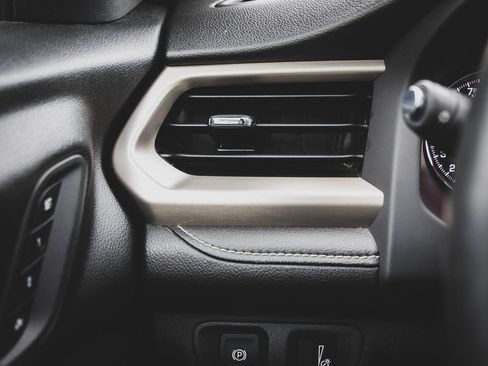 Used 2017 GMC Acadia Denali w/ Technology Package image 15