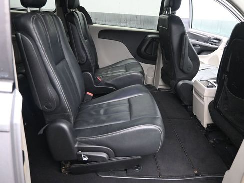 Used 2013 Chrysler Town & Country Touring image 14