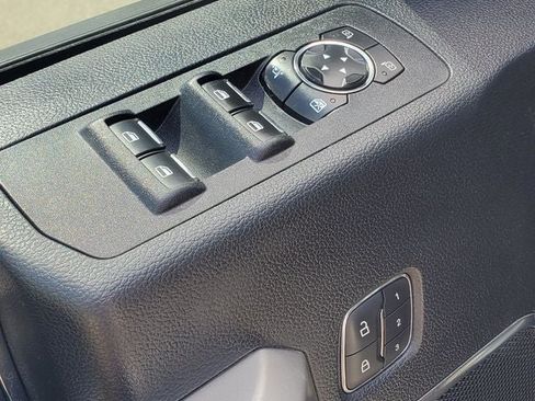 Used 2019 Ford F150 Lariat w/ Equipment Group 502A Luxury AWD/4WD image 8