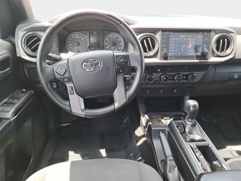 Used 2017 Toyota Tacoma TRD Off-Road w/ Tow Package (A/T) AWD/4WD image 15