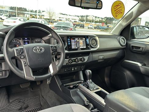 Used 2018 Toyota Tacoma SR5 image 16