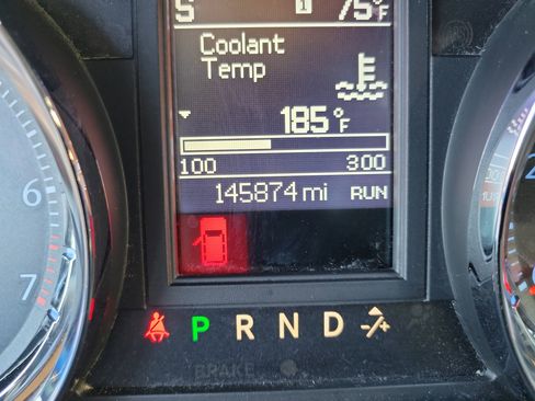 Used 2016 Chrysler Town & Country Touring image 15