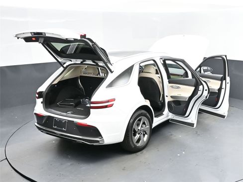 New 2026 Genesis GV70 2.5T Select image 18