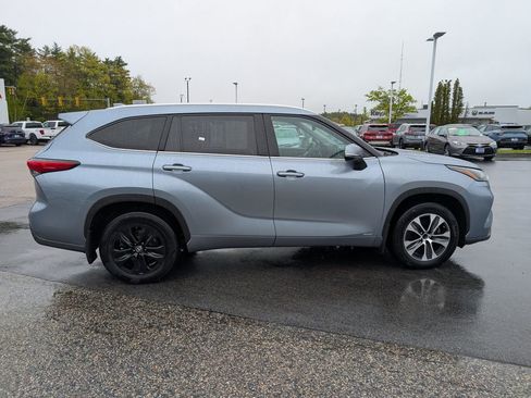 Used 2022 Toyota Highlander XLE AWD/4WD image 7