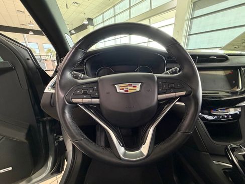 Used 2025 Cadillac XT6 Premium Luxury FWD image 23