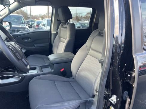 Used 2023 Nissan Frontier SV image 9