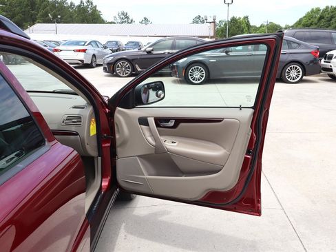 Used 2004 Volvo XC70 AWD/4WD image 30