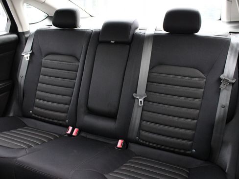 Used 2014 Ford Fusion SE FWD image 17