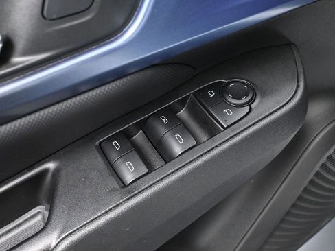 Used 2025 Chevrolet Equinox EV LT w/ Convenience Package image 16