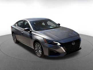 Used 2025 Nissan Altima 2.5 SV video 1