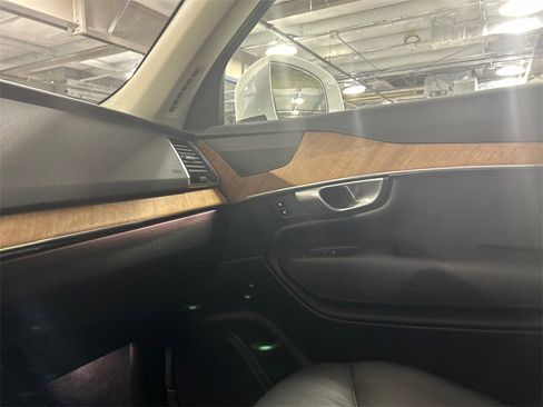 Certified 2024 Volvo XC90 B6 Plus w/ Protection Package Premier image 21