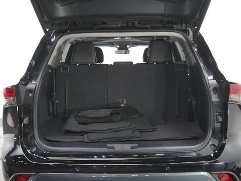 Used 2024 Toyota Highlander Limited AWD/4WD image 17