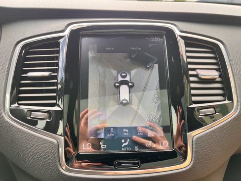 Used 2018 Volvo XC90 T6 Momentum w/ Convenience Package AWD/4WD image 14