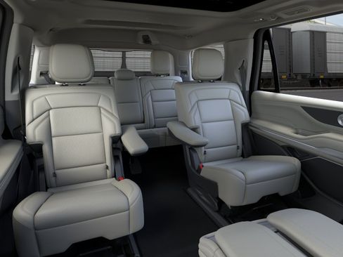 New 2026 Lincoln Navigator Reserve AWD/4WD image 56