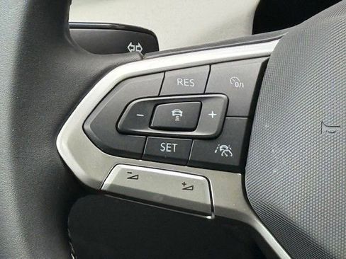 New 2025 Volkswagen Taos SE image 25