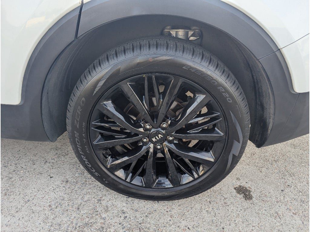 Used 2021 Kia Telluride SX w/ Towing Package FWD image 9
