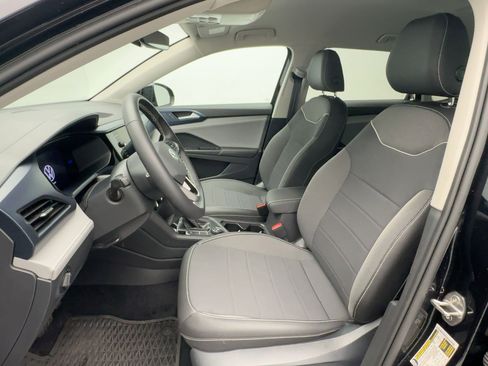 Used 2024 Volkswagen Taos SE image 5