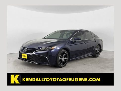Used 2022 Toyota Camry SE w/ Cold Weather Package AWD/4WD image 1
