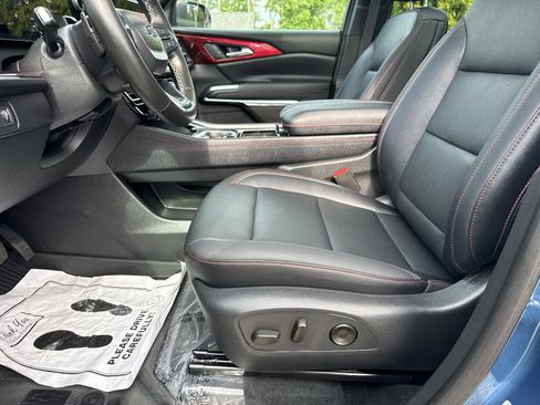 Used 2025 Chevrolet Traverse Z71 w/ Enhanced Driving Package AWD/4WD image 11