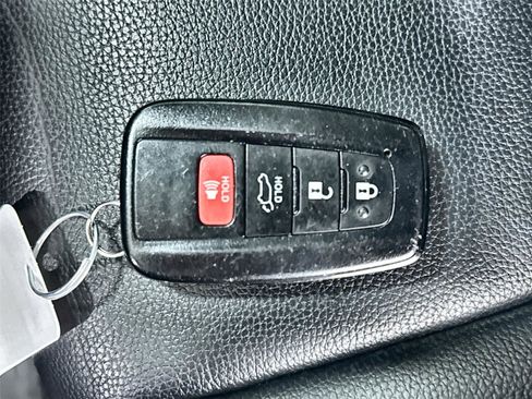 Used 2022 Toyota Highlander XLE AWD/4WD image 36