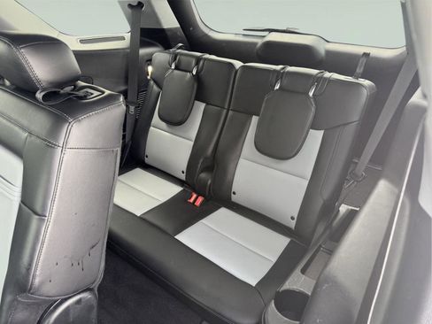 Used 2022 Ford Explorer XLT w/ Equipment Group 202A image 16