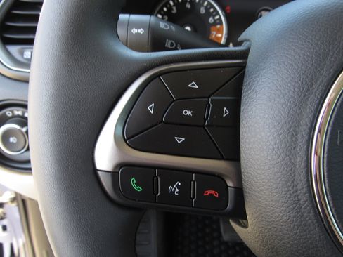 Used 2022 Jeep Renegade Latitude image 24