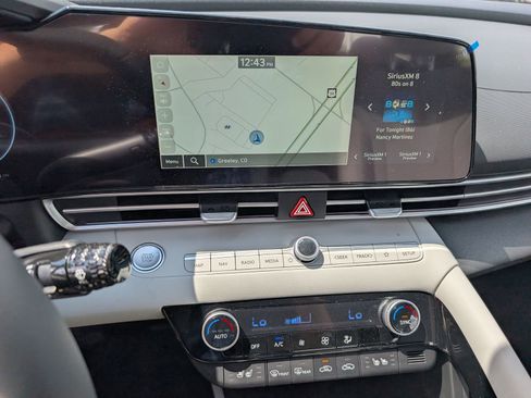 Used 2025 Hyundai Elantra Limited image 11