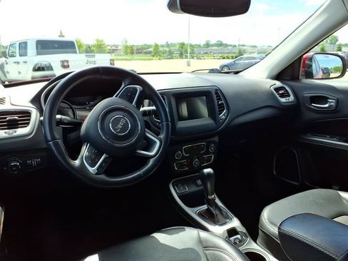 Used 2019 Jeep Compass Latitude FWD image 5