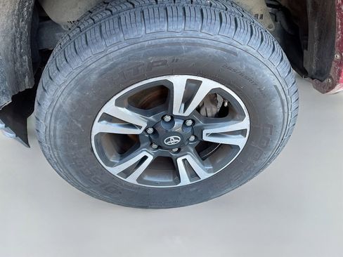 Used 2016 Toyota Tacoma TRD Sport image 28