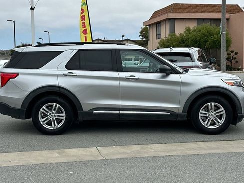 Used 2021 Ford Explorer XLT w/ Equipment Group 202A RWD image 2