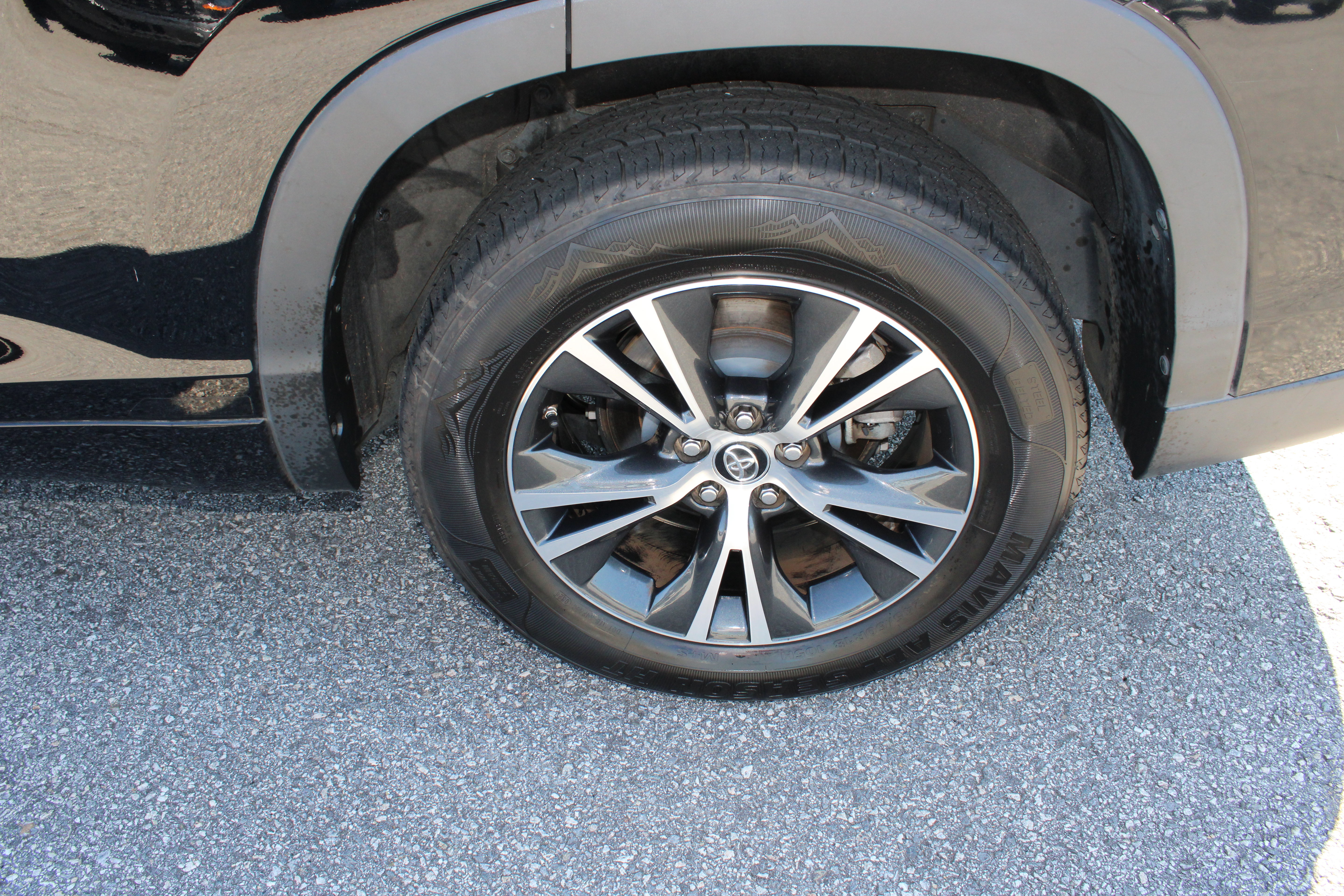 Used 2018 Toyota Highlander Plus FWD image 11