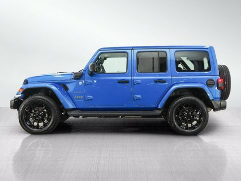 Used 2022 Jeep Wrangler Unlimited Sahara w/ Cold Weather Group AWD/4WD image 2