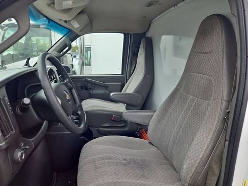 Used 2016 Chevrolet Express 3500 RWD image 21