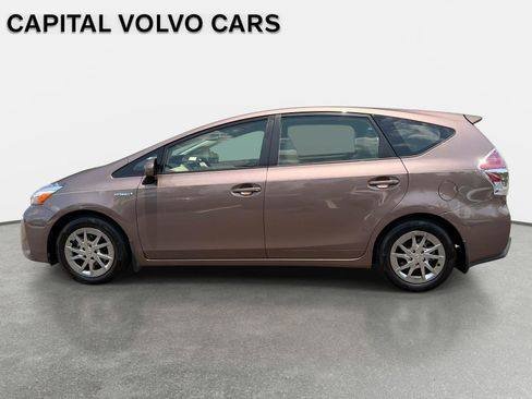 Used 2017 Toyota Prius V Four FWD image 13