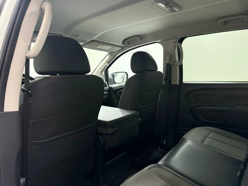 Used 2020 Nissan Titan S image 34