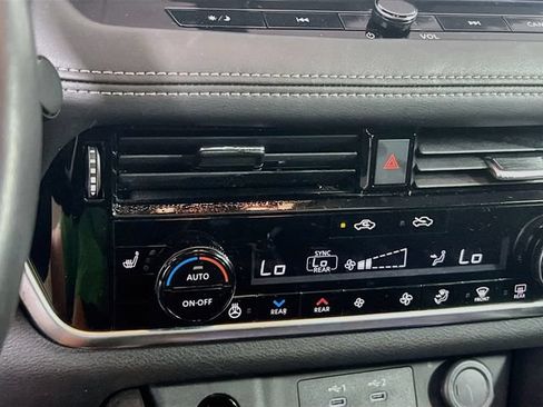 Used 2024 Nissan Rogue SL FWD image 14