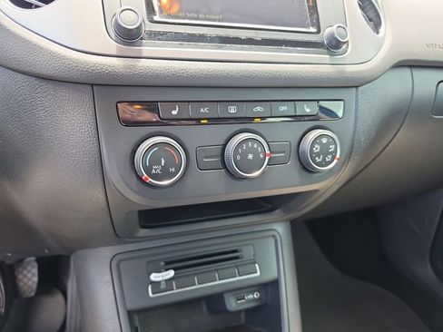 Used 2017 Volkswagen Tiguan S FWD image 25