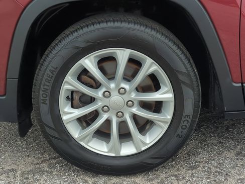 Used 2020 Jeep Cherokee Latitude FWD image 9