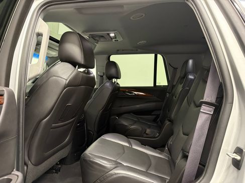 Used 2015 Cadillac Escalade Luxury AWD/4WD image 23