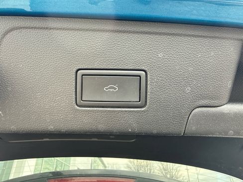 Used 2024 Volkswagen Atlas Cross Sport SEL Premium R-Line image 25