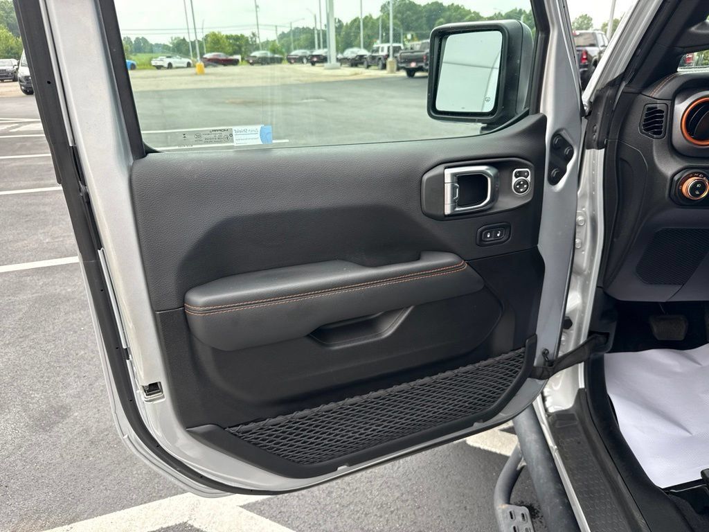 Used 2023 Jeep Gladiator Mojave w/ LED Lighting Group AWD/4WD image 9