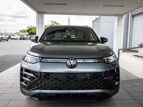 New 2026 Volkswagen Tiguan SE R-Line FWD image 9