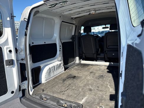 Used 2015 Chevrolet City Express LS image 27