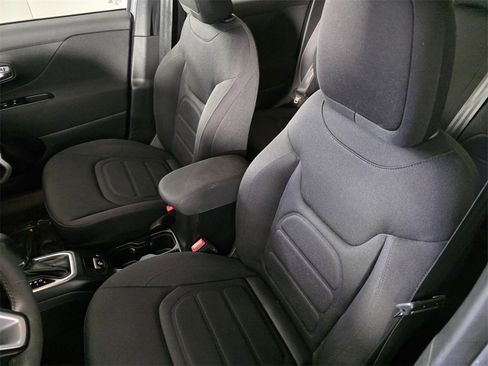 Certified 2019 Jeep Renegade Latitude image 12