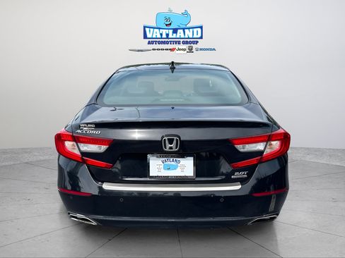 Used 2018 Honda Accord Touring image 4
