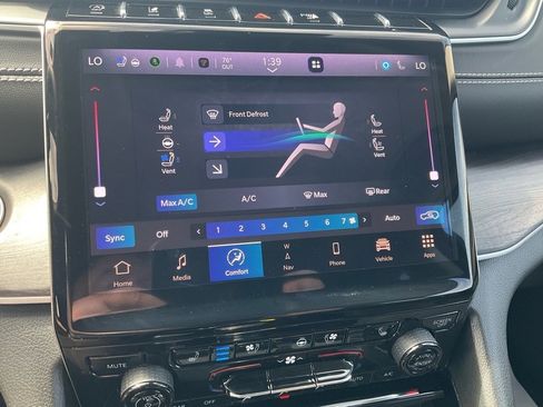 Used 2023 Jeep Grand Cherokee Limited w/ Luxury Tech Group II image 7