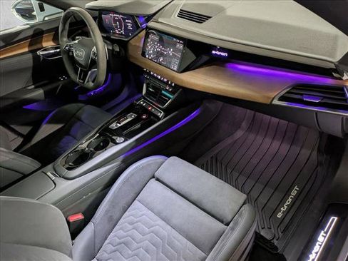 Used 2024 Audi e-tron GT Premium Plus image 27