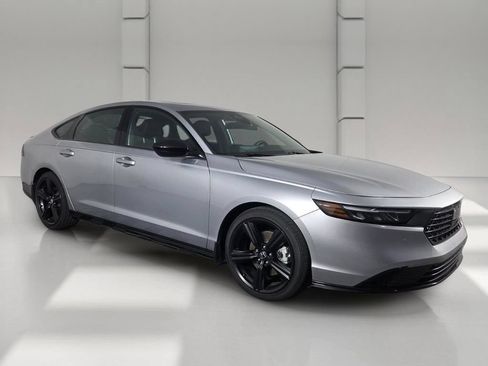 Used 2025 Honda Accord Sport image 2