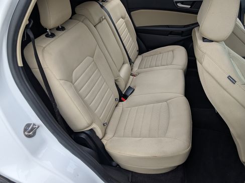 Used 2020 Ford Edge SE FWD image 19