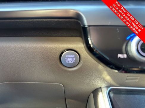 Used 2025 Kia Carnival image 30